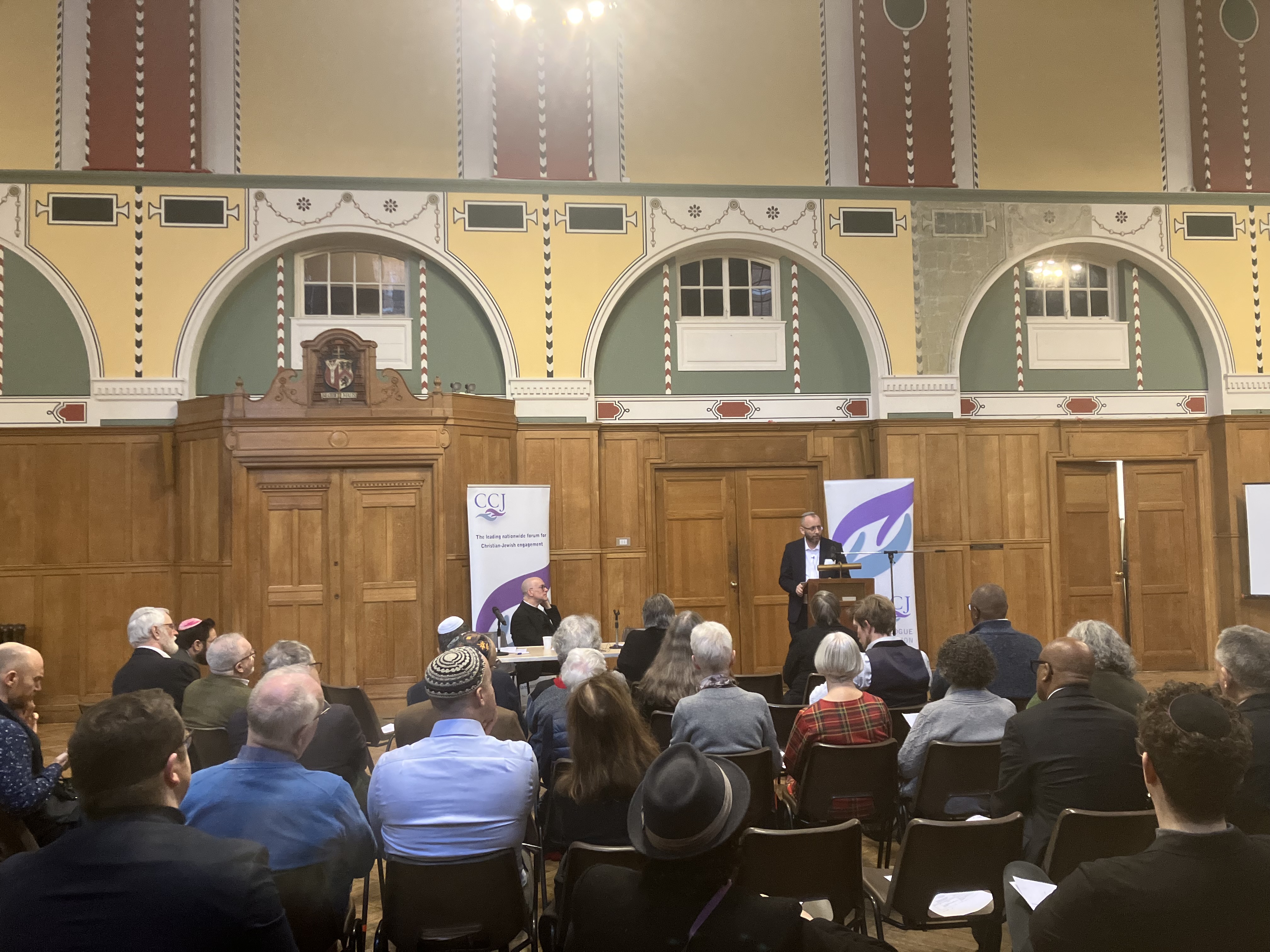 Dr Rori Bond addresses the Rabbi-Clergy Conference in Westminster Abby Hall